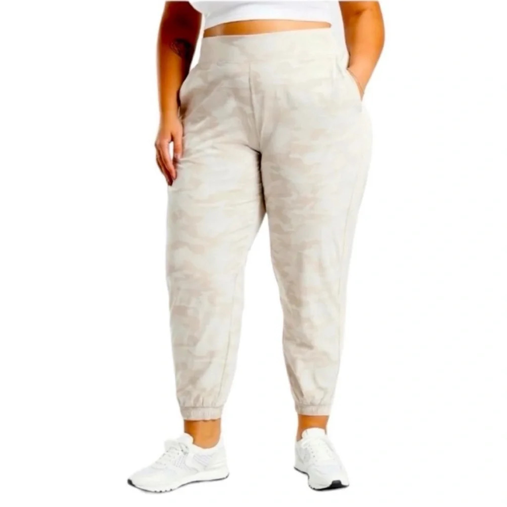 Athleta Size 26 Brooklyn Camo Jogger Pants - NWT
